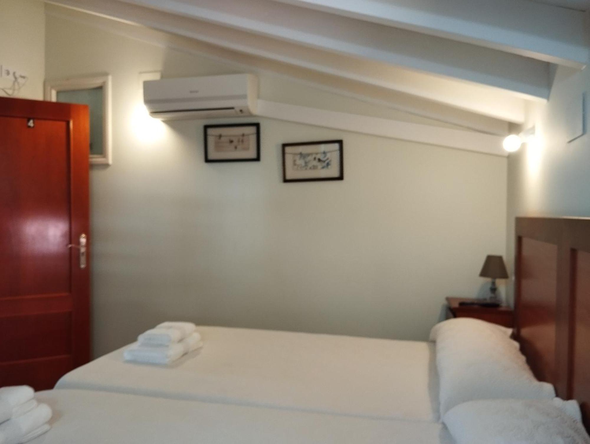 Hostal Bordillas Pomaluengo Extérieur photo
